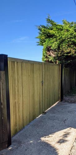 Rye-Courtyard-gate-1
